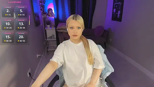 Snapshot of Millie_Vanillies chatting on October 8, 1:34 pm Millie Vanillies online show from October 8, 1:34 pm