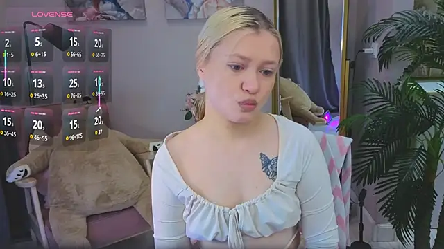 Snapshot of Millie_Vanillies chatting on October 12, 3:24 pm Millie Vanillies online show from October 12, 3:24 pm