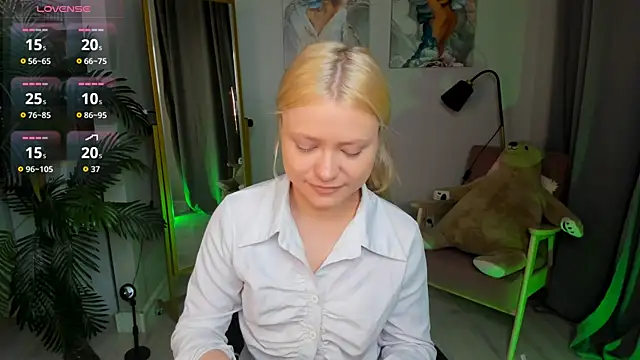 Snapshot of Millie_Vanillies chatting on September 10, 3:11 pm Millie Vanillies online show from September 10, 3:11 pm