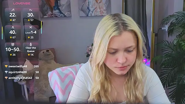 Snapshot of Millie_Vanillies chatting on October 13, 4:14 am Millie Vanillies online show from October 13, 4:14 am