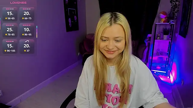 Snapshot of Millie_Vanillies chatting on October 5, 2:19 pm Millie Vanillies online show from October 5, 2:19 pm