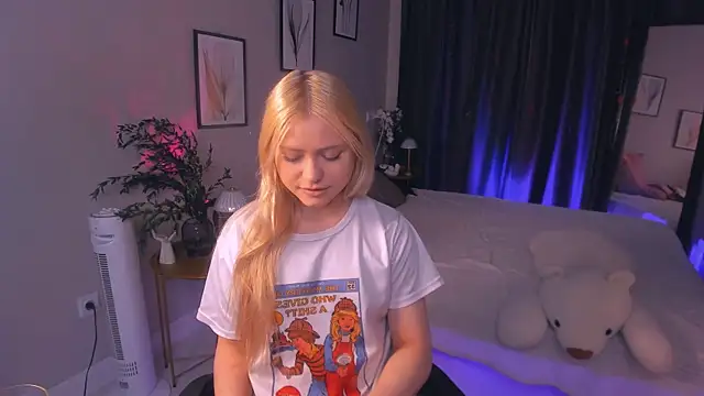 Snapshot of Millie_Vanillies chatting on September 12, 2:28 pm Millie Vanillies online show from September 12, 2:28 pm