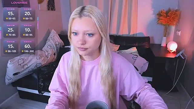 Snapshot of Millie_Vanillies chatting on November 27, 10:32 pm Millie Vanillies online show from November 27, 10:32 pm