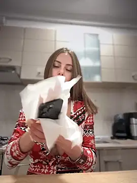  JessyRey  online show from December 5, 5:55 pm