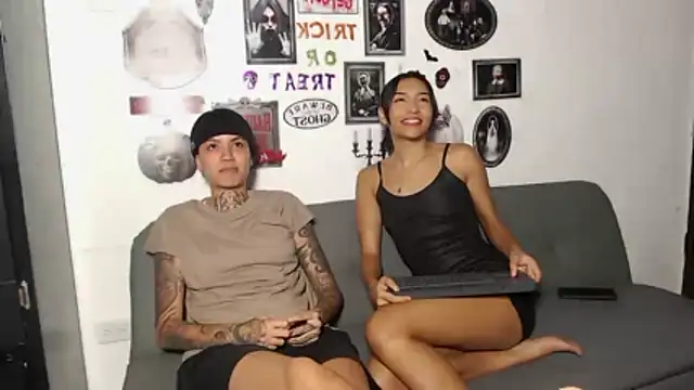 Snapshot of ParisAndVi chatting on October 26, 8:20 pm ParisAndVi online show from October 26, 8:20 pm