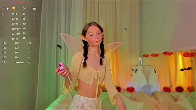 Snapshot of MilliMouse chatting on October 29, 11:47 pm MilliMouse online show from October 29, 11:47 pm