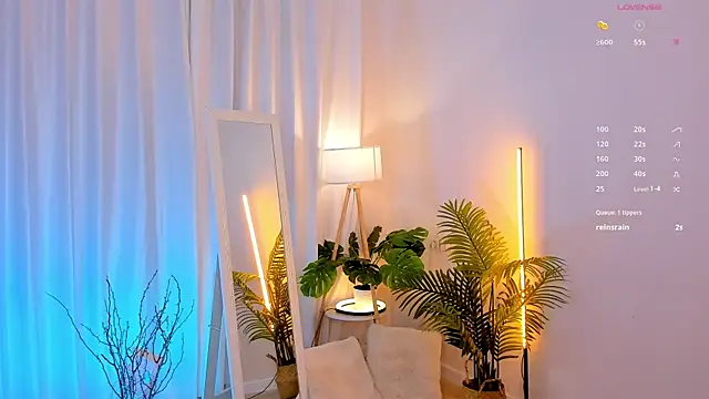 Snapshot of MilliMouse chatting on December 1, 11:05 pm MilliMouse online show from December 1, 11:05 pm