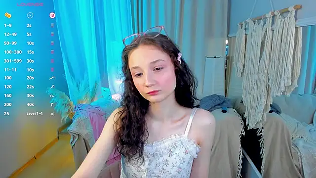 Snapshot of MilliMouse chatting on October 11, 6:09 pm MilliMouse online show from October 11, 6:09 pm