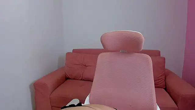 Emiss Jones online show from April 18, 2:25 am