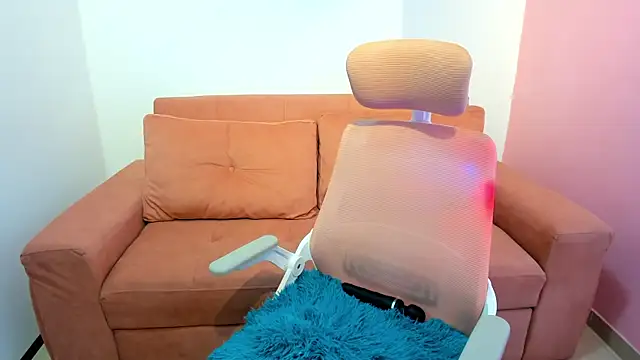 Emiss Jones online show from January 6, 2:21 pm