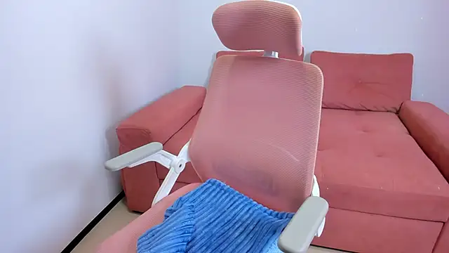 Emiss Jones online show from March 24, 12:43 am