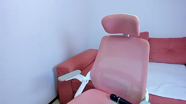 Emiss Jones online show from March 12, 2:06 am