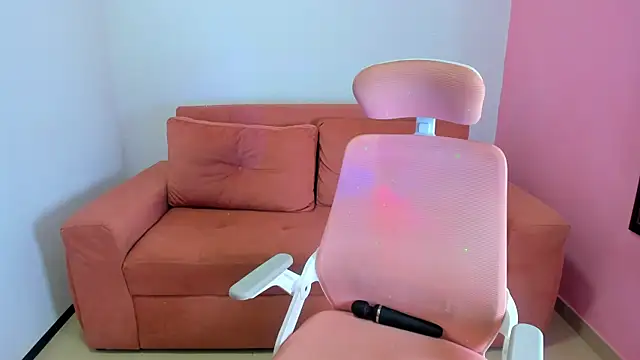 Emiss Jones online show from January 7, 8:36 pm