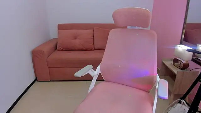 Emiss Jones online show from April 8, 1:18 am