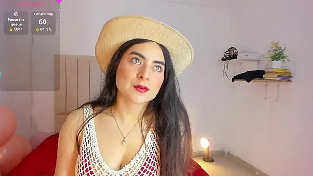 Snapshot of sashaa_petit chatting on October 17, 11:56 am sashaa petit online show from October 17, 11:56 am