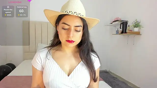 Snapshot of sashaa_petit chatting on September 15, 12:05 pm sashaa petit online show from September 15, 12:05 pm