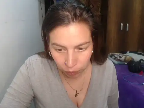 cloequeen15 online show from March 13, 12:48 am