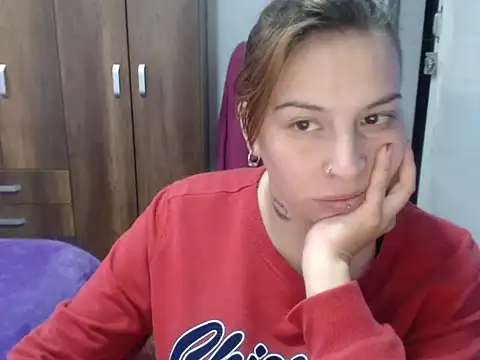 Snapshot of cloequeen15 chatting on October 9, 6:52 pm cloequeen15 online show from October 9, 6:52 pm
