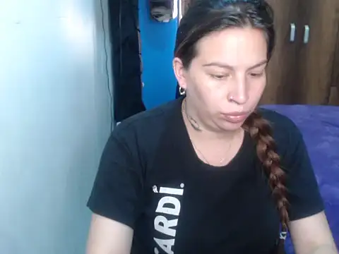 cloequeen15 online show from March 14, 10:38 pm