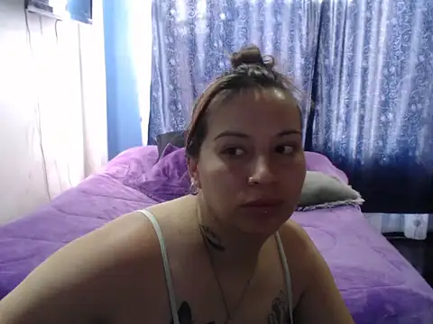Snapshot of cloequeen15 chatting on October 4, 1:12 pm cloequeen15 online show from October 4, 1:12 pm