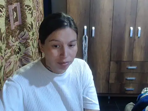 Snapshot of cloequeen15 chatting on May 31, 6:19 am cloequeen15 online show from May 31, 6:19 am