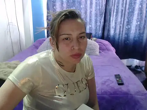 Snapshot of cloequeen15 chatting on October 3, 6:42 pm cloequeen15 online show from October 3, 6:42 pm