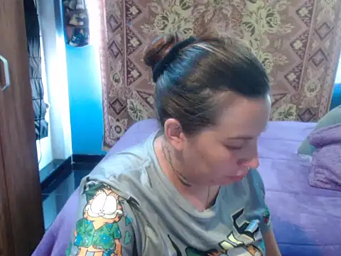 Snapshot of cloequeen15 chatting on May 6, 6:12 pm cloequeen15 online show from May 6, 6:12 pm