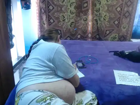 Snapshot of cloequeen15 chatting on May 11, 4:04 pm cloequeen15 online show from May 11, 4:04 pm