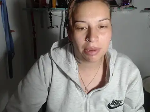 Snapshot of cloequeen15 chatting on September 24, 10:44 am cloequeen15 online show from September 24, 10:44 am