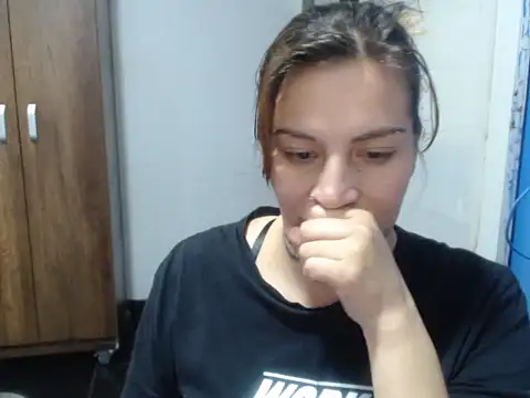 cloequeen15 online show from November 12, 6:34 pm