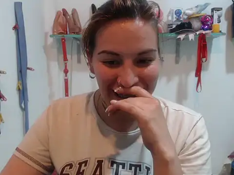 Snapshot of cloequeen15 chatting on September 8, 6:51 pm cloequeen15 online show from September 8, 6:51 pm