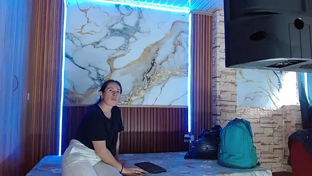 mollyandsam303av online show from February 11, 7:25 pm