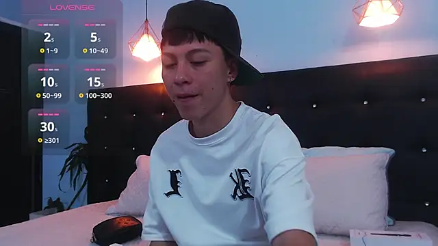 Snapshot of Abraham_horny18 chatting on October 4, 8:10 pm Abraham horny18 online show from October 4, 8:10 pm