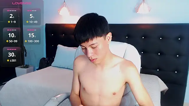 Snapshot of Abraham_horny18 chatting on October 10, 6:31 pm Abraham horny18 online show from October 10, 6:31 pm