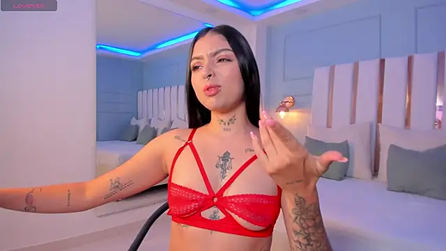 hannah miltonn online show from November 29, 1:11 pm