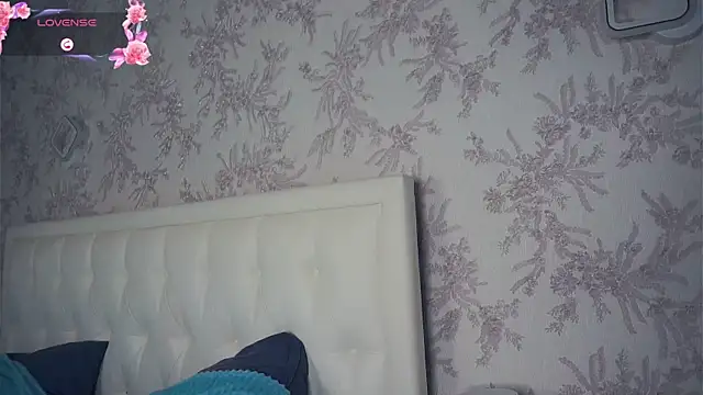 Snapshot of MalvinaKroening chatting on November 24, 6:13 am MalvinaKroening online show from November 24, 6:13 am