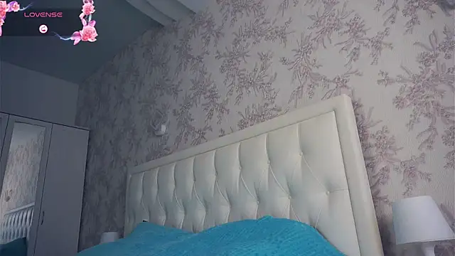 Snapshot of MalvinaKroening chatting on November 23, 9:30 am MalvinaKroening online show from November 23, 9:30 am