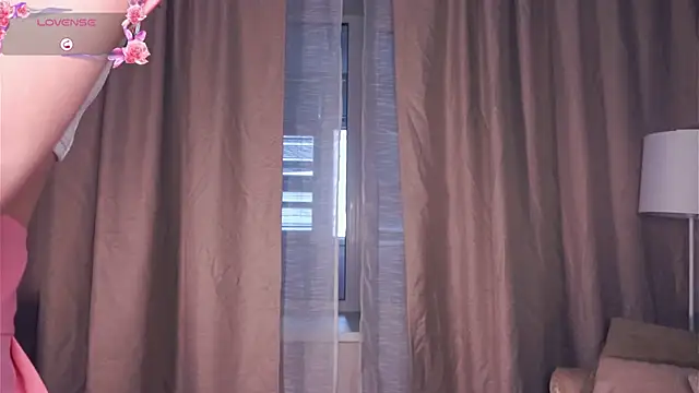 Snapshot of MalvinaKroening chatting on November 17, 5:55 am MalvinaKroening online show from November 17, 5:55 am