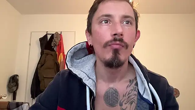 Snapshot of sunZfun chatting on November 2, 10:31 am sunZfun online show from November 2, 10:31 am