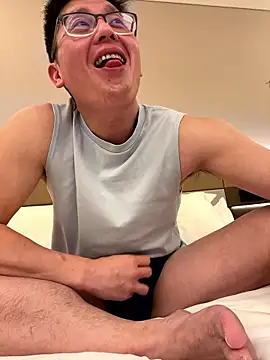 Snapshot of maxime0928 chatting on January 11, 4:47 pm maxime0928 online show from January 11, 4:47 pm