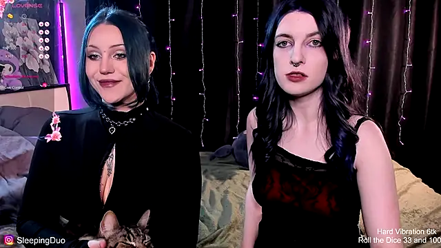 Threesomebabes online show from December 18, 4:00 pm