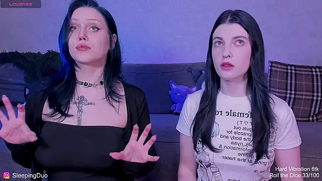 Snapshot of Threesomebabes chatting on June 14, 6:20 pm Threesomebabes online show from June 14, 6:20 pm
