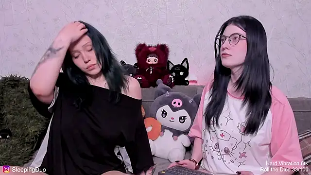 Snapshot of Threesomebabes chatting on May 11, 4:04 pm Threesomebabes online show from May 11, 4:04 pm