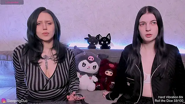 Snapshot of Threesomebabes chatting on May 22, 8:18 pm Threesomebabes online show from May 22, 8:18 pm