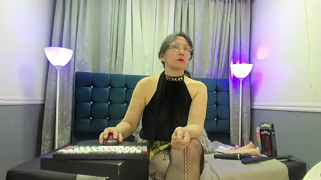 Snapshot of Oriana_Jhonson chatting on June 18, 12:20 am Oriana Jhonson online show from June 18, 12:20 am