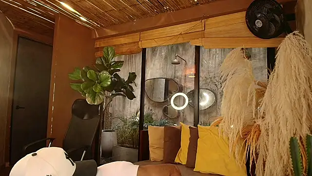 MarcusRain  online show from November 24, 8:20 pm