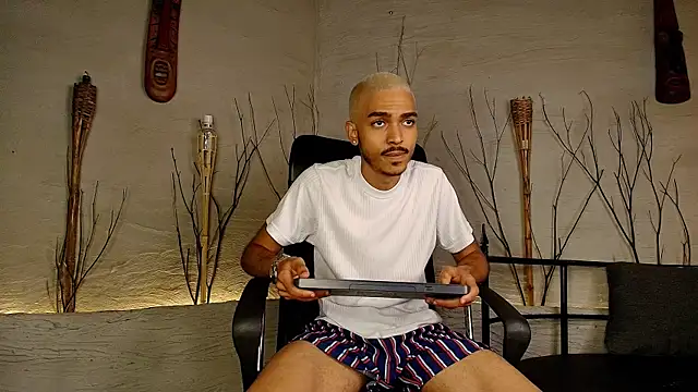 MarcusRain  online show from October 31, 7:32 pm