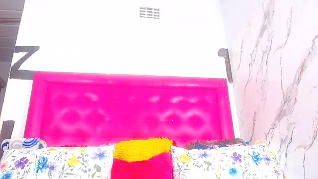 Snapshot of LoloQueen5 chatting on July 1, 8:53 pm LoloQueen5 online show from July 1, 8:53 pm