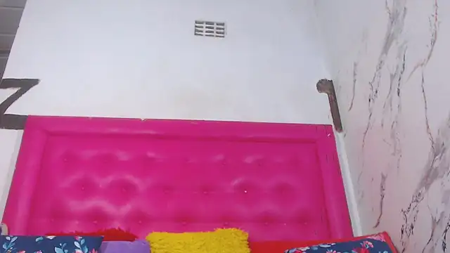 Snapshot of LoloQueen5 chatting on June 11, 2:58 pm LoloQueen5 online show from June 11, 2:58 pm