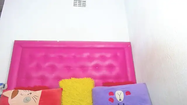 LoloQueen5 online show from April 4, 8:15 pm